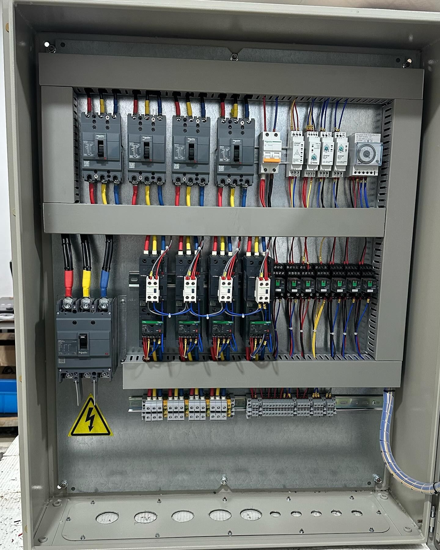 Four-circuit motor control panel